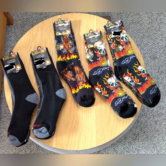 NWT Ed Hardy Cushioned Crew Socks Skulls, Tigers, Roses/Corps Black & Grey Plain - Picture 2 of 16
